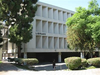 Inglewood Public Library .